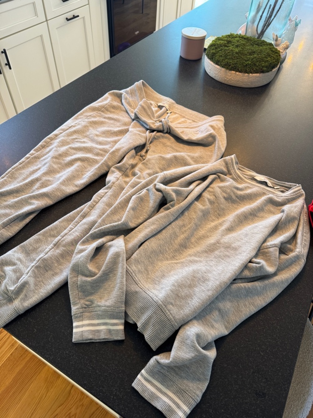 Vineyard Vines Light Gray Ribbed-Neck Sweatshirt